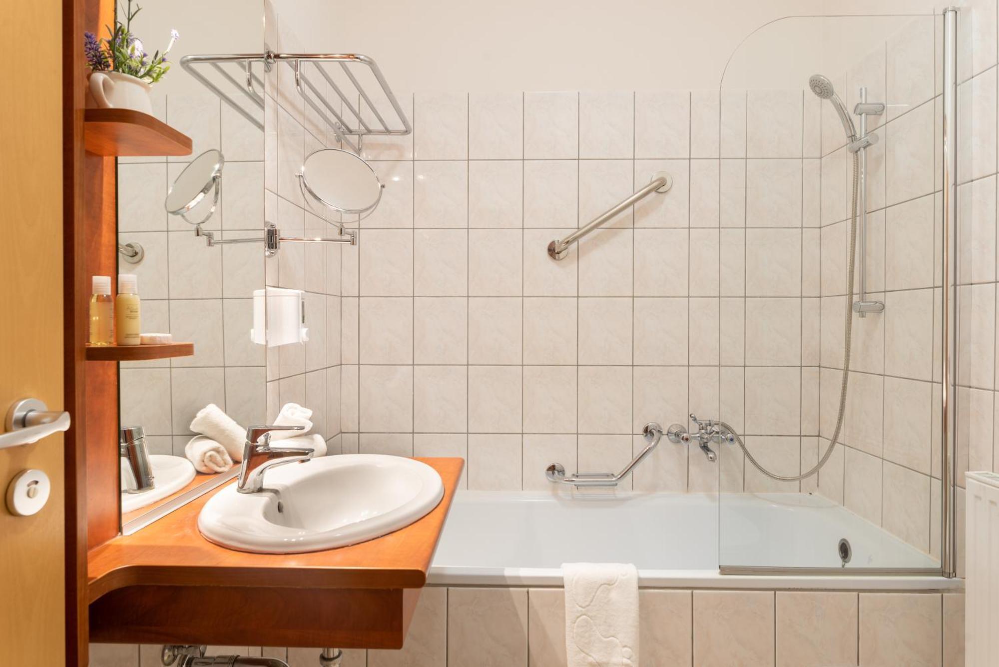 Holdvirag Hotel Sárvár Habitación foto
